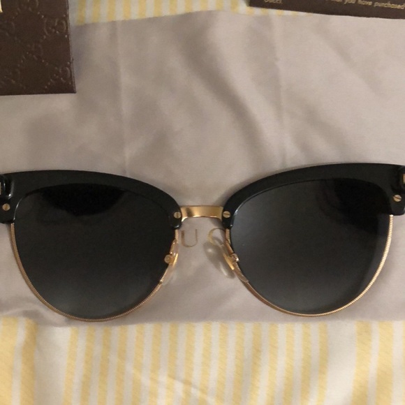 GUCCI WOMEN’S SUNGLASSES (Authentic) - Picture 7 of 11
